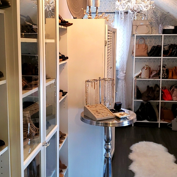 Meet your Posher, Suzanne - Picture 1 of 3